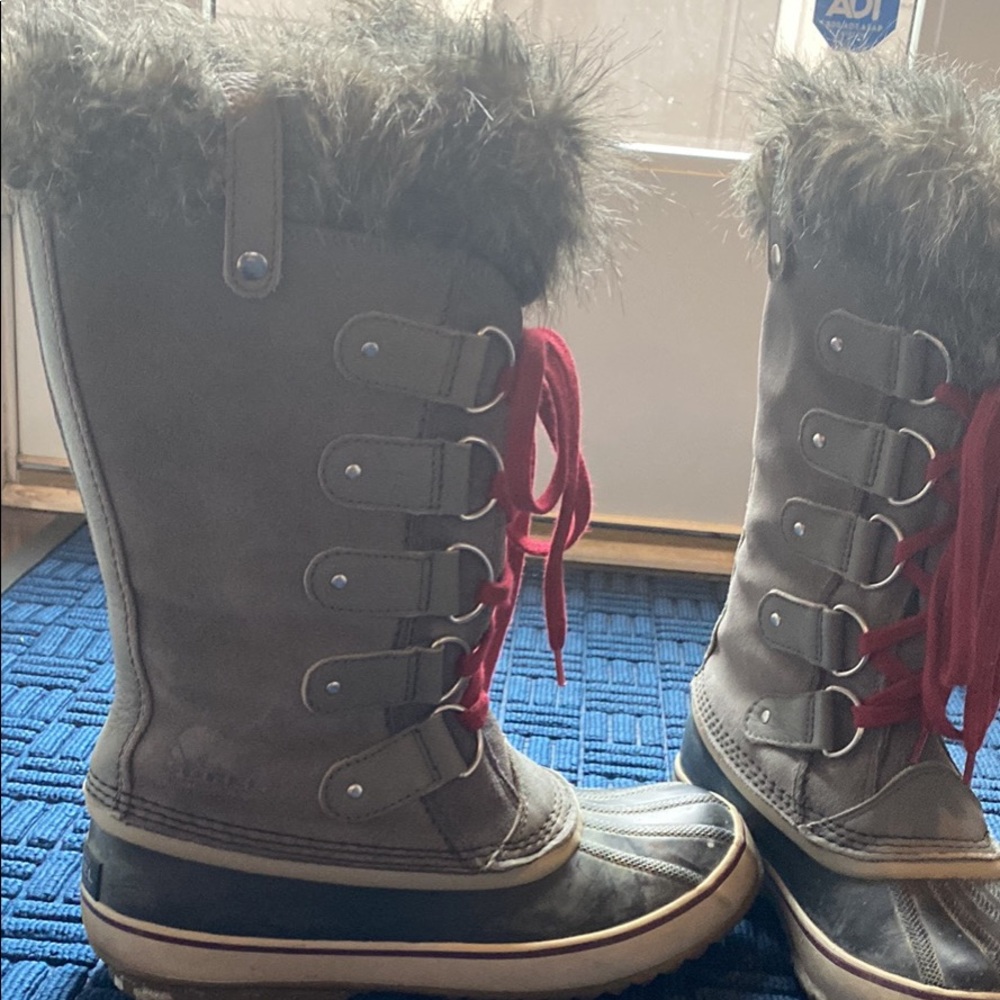 Sorel Joan or Arctic boots size 10